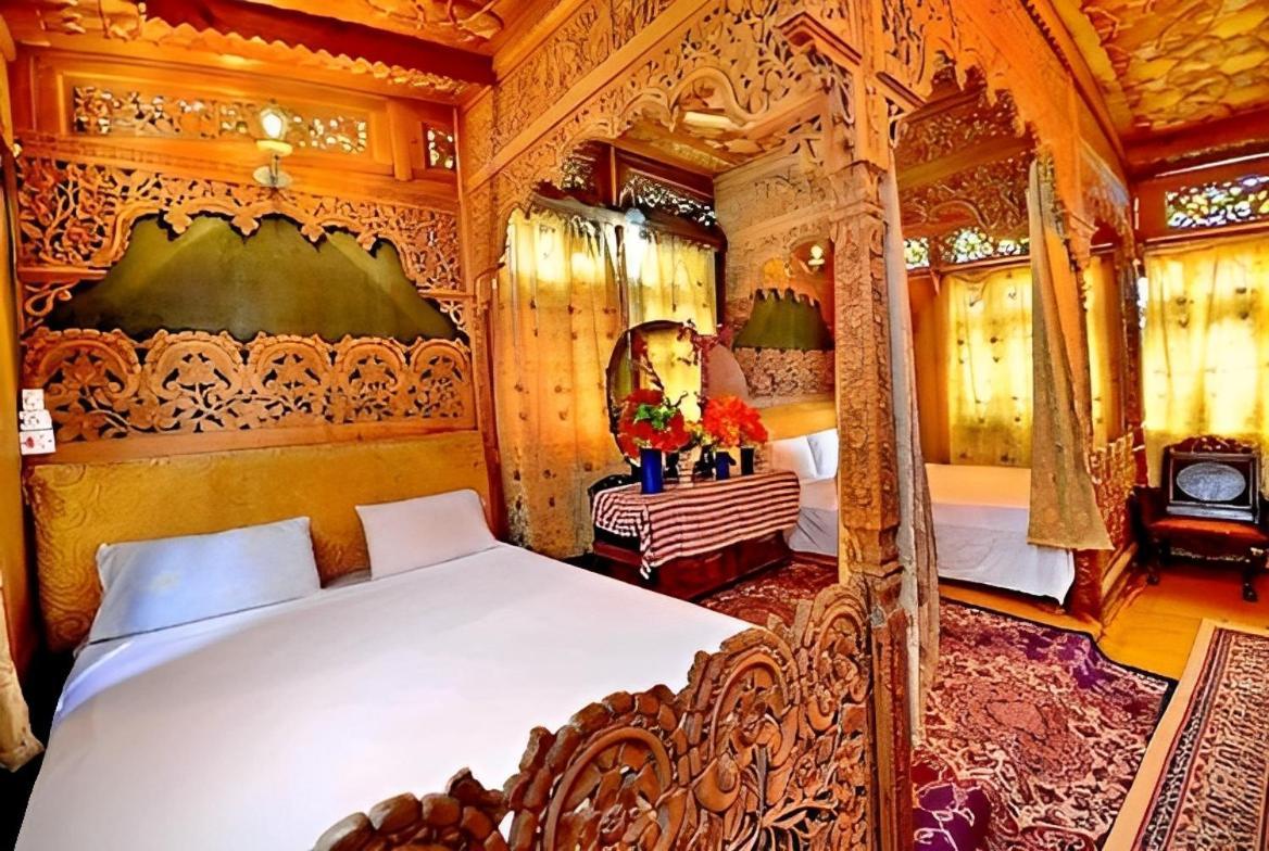 Heritage Amina Group Of Houseboats Hotel Srīnagar Exterior foto