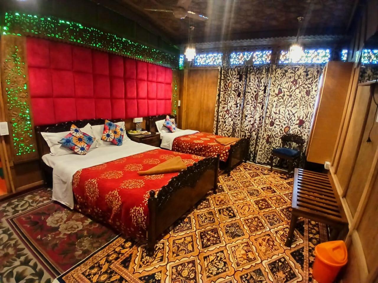 Heritage Amina Group Of Houseboats Hotel Srīnagar Exterior foto