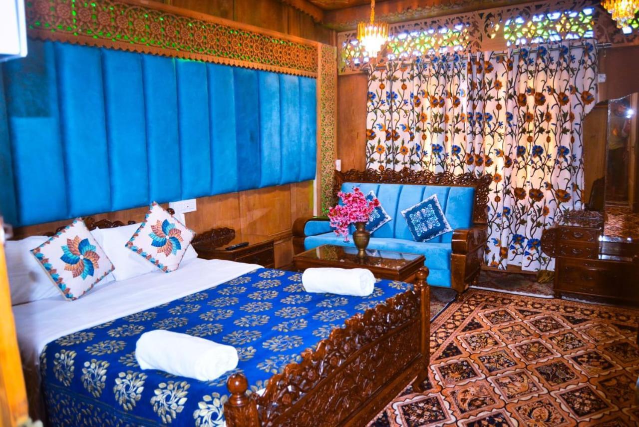 Heritage Amina Group Of Houseboats Hotel Srīnagar Exterior foto