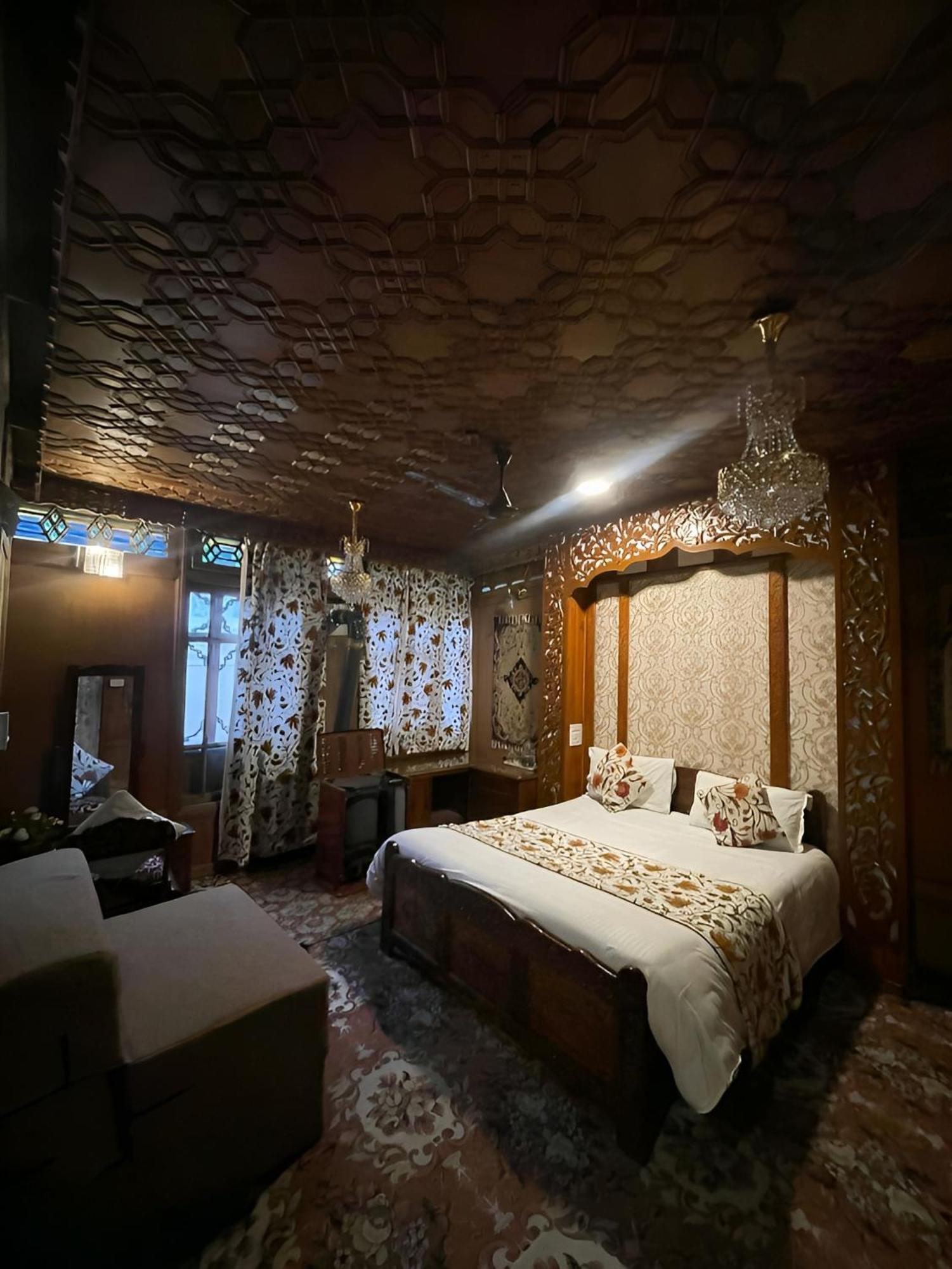 Heritage Amina Group Of Houseboats Hotel Srīnagar Exterior foto