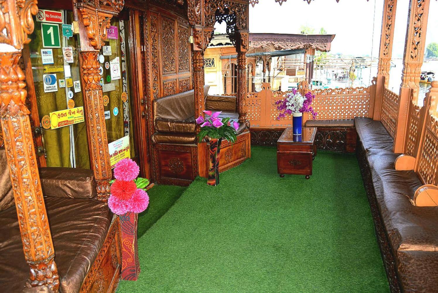 Heritage Amina Group Of Houseboats Hotel Srīnagar Exterior foto
