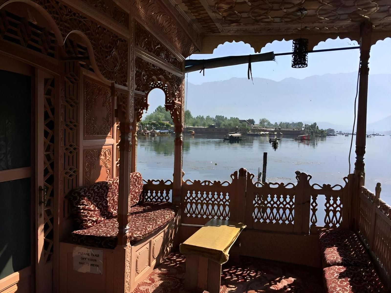 Heritage Amina Group Of Houseboats Hotel Srīnagar Exterior foto