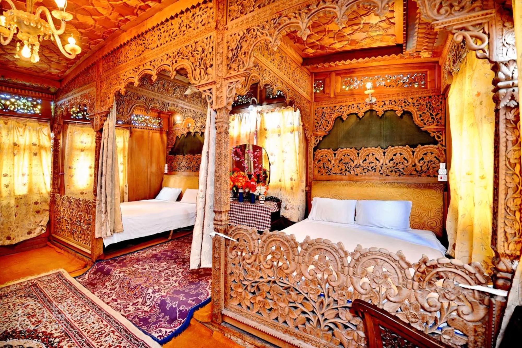Heritage Amina Group Of Houseboats Hotel Srīnagar Exterior foto