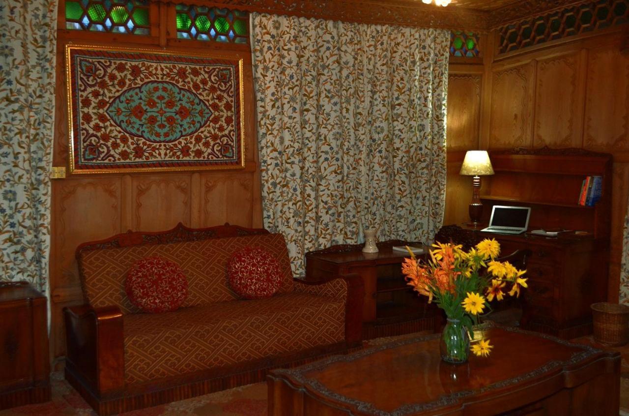 Heritage Amina Group Of Houseboats Hotel Srīnagar Exterior foto