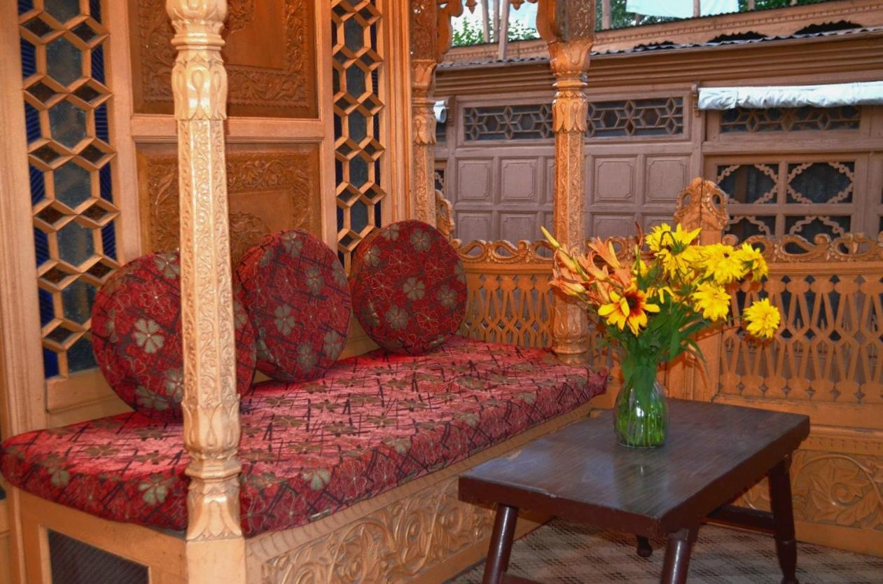 Heritage Amina Group Of Houseboats Hotel Srīnagar Exterior foto