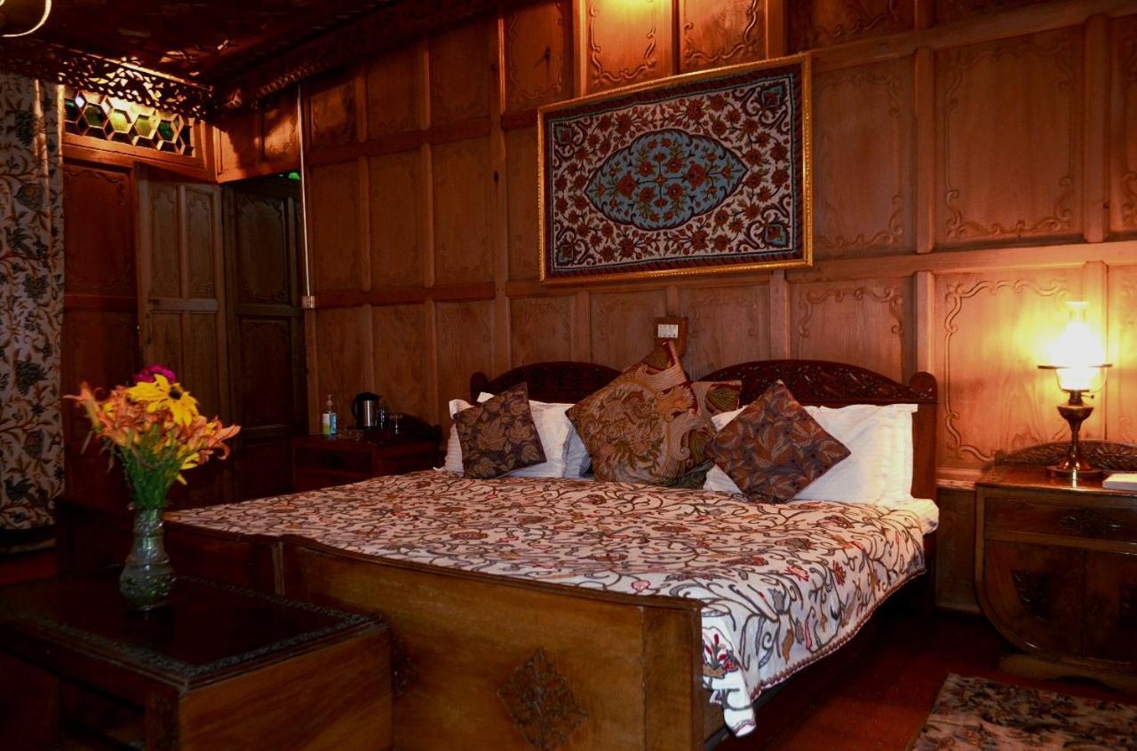Heritage Amina Group Of Houseboats Hotel Srīnagar Exterior foto