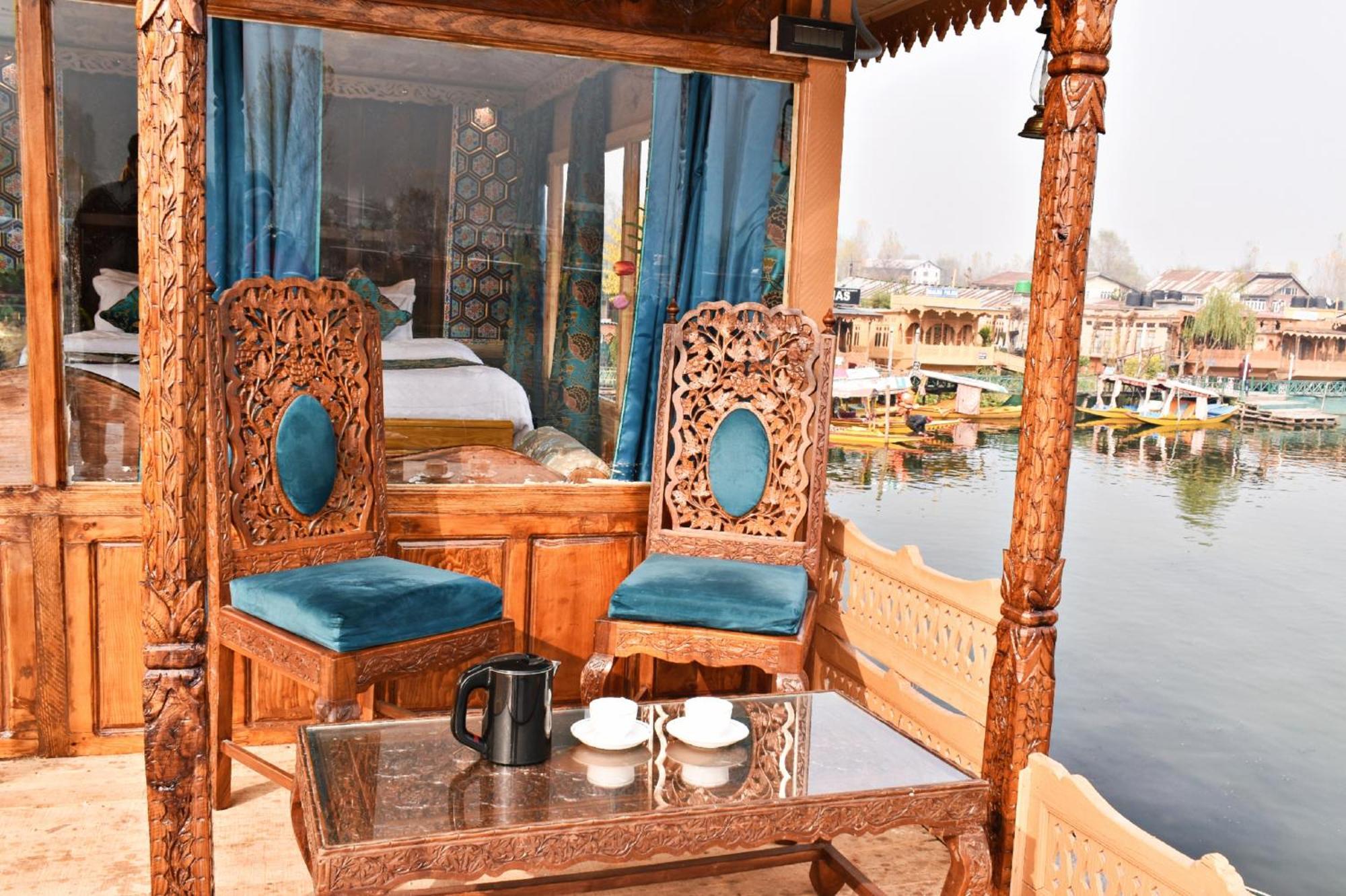 Heritage Amina Group Of Houseboats Hotel Srīnagar Exterior foto
